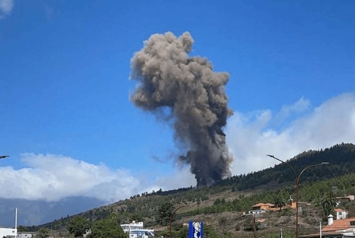 Hace erupción volcán en la isla de La Palma, en España - MI PERIÓDICO -  Últimas Noticias de Tres de Febrero y San Martín