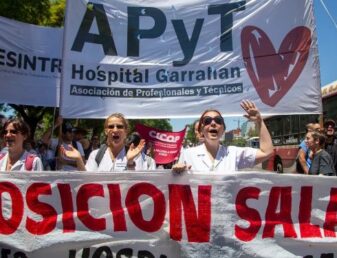 Hospitales públicos en crisis: recortes y renuncias en Garrahan