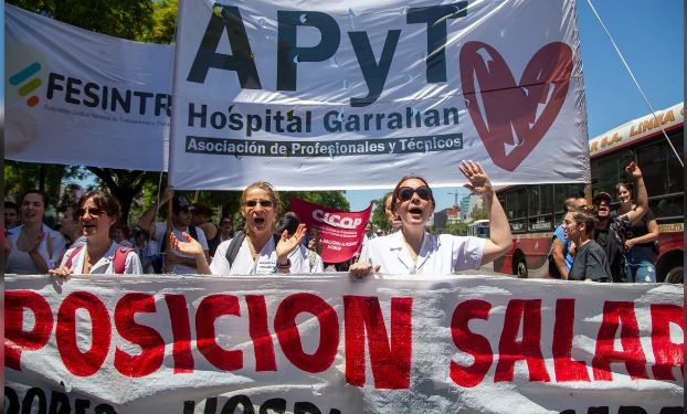 Hospitales públicos en crisis: recortes y renuncias en Garrahan