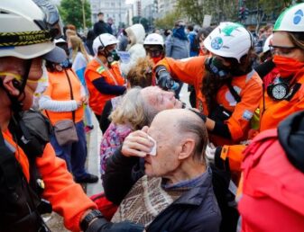 Jubilados reprimidos y derecho a huelga en riesgo: El plan del Gobierno que desata protestas