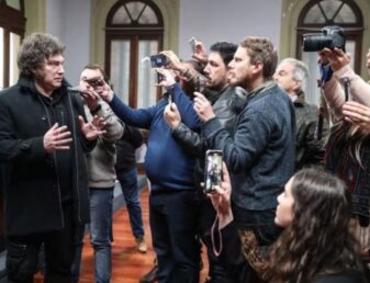 Polémica en Argentina: Nuevas trabas a periodistas en la Rosada