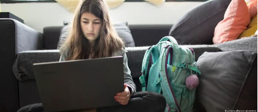 Redes sociales en Alemania y el debate legislativo sobre la protección de menores de 14 años frente a las pantallas.