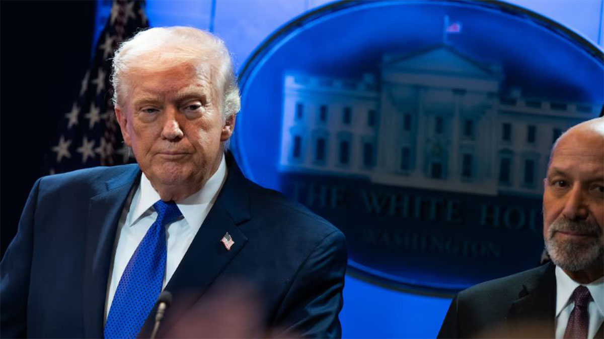 Donald Trump en la Casa Blanca anunciando medidas sobre los nuevos aranceles de Trump.