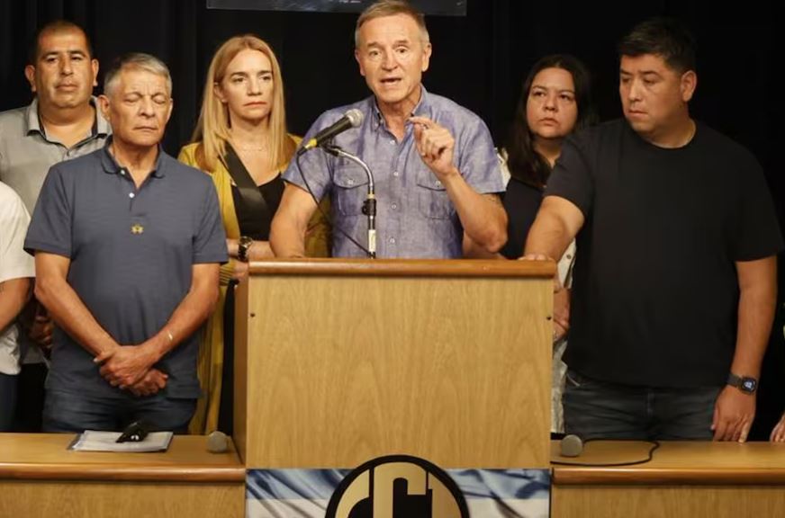 Paro general nacional durante una protesta de la CGT frente al Congreso de la Nación en Buenos Aires.