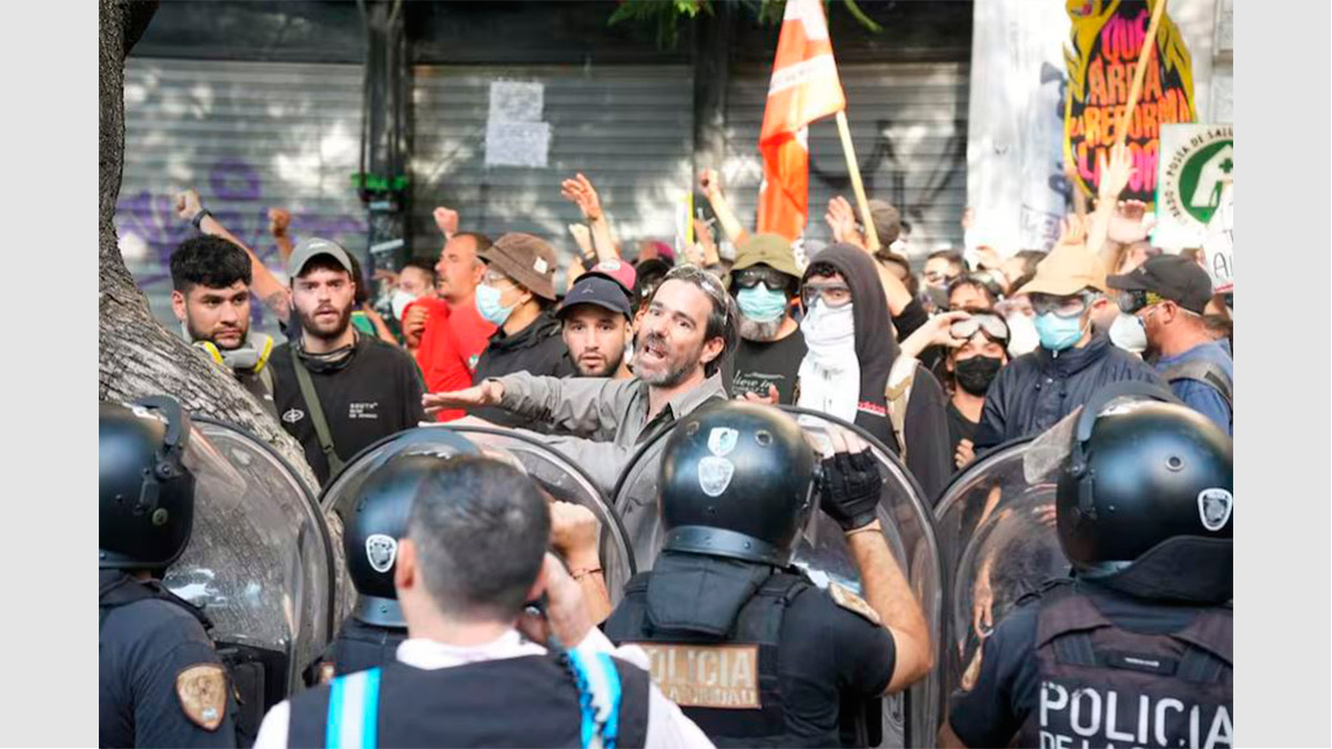 Incidentes en el Obelisco durante la protesta contra la reforma laboral