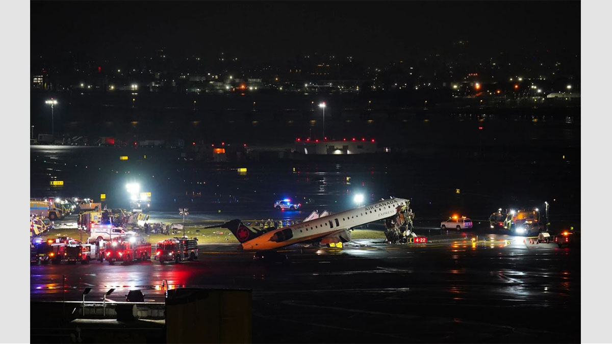 Cabina destrozada y fuselaje dañado tras la tragedia en el aeropuerto LaGuardia de Nueva York.