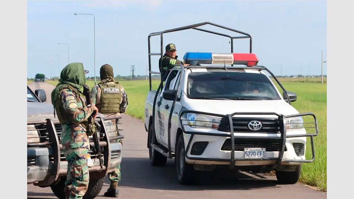 Efectivos policiales tras la captura de Sebastián Marset en Santa Cruz.