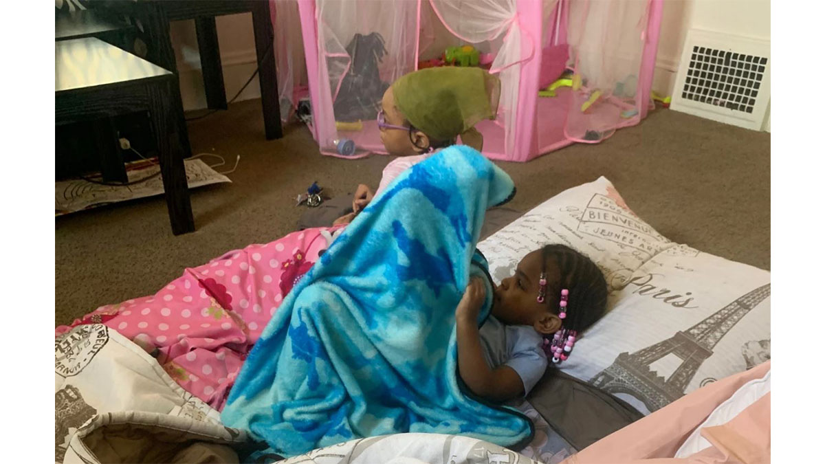 Caso policial en Cleveland donde acusan a madre por asesinato de sus dos hijas.