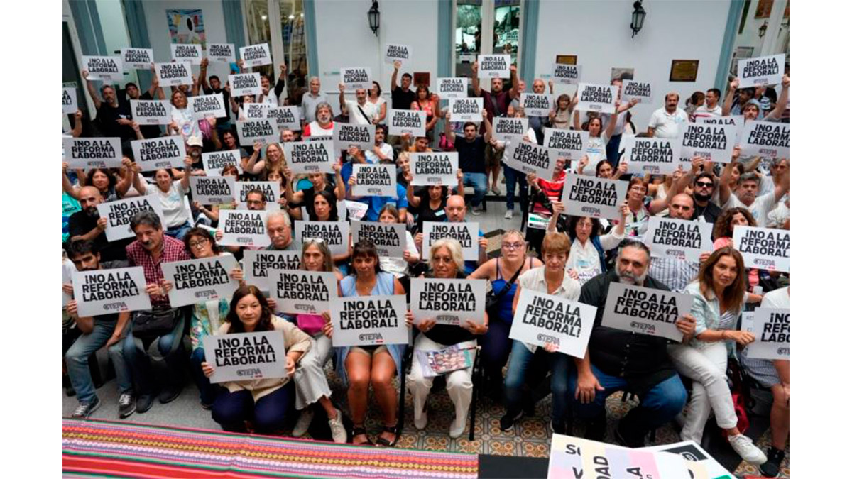 Congreso de Ctera con congresales de todo el país durante el paro nacional docente.