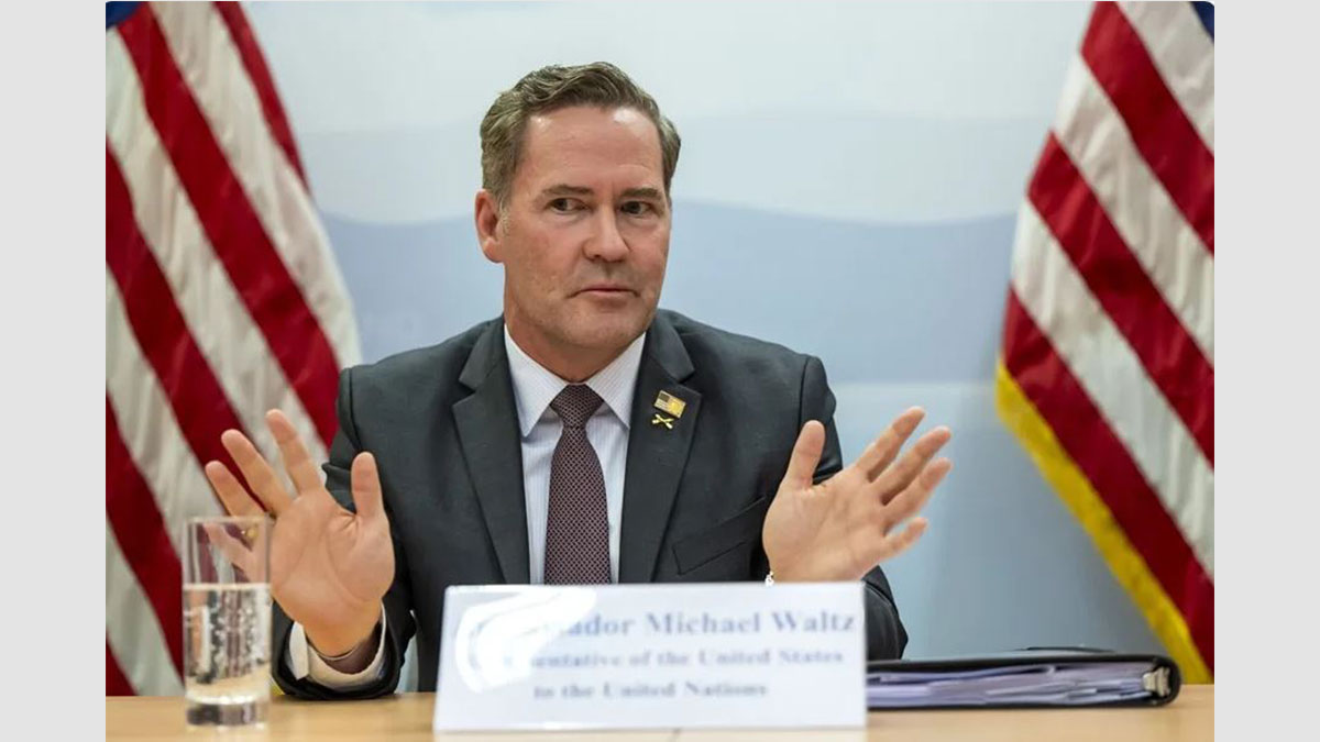 El embajador de Estados Unidos ante la ONU, Mike Waltz, discute la escolta de buques de Ormuz con aliados internacionales.