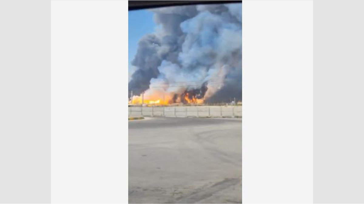 Humo y fuego cerca del yacimiento de gas de South Pars en Irán mientras Trump frena a Israel y advierte sobre nuevos ataques