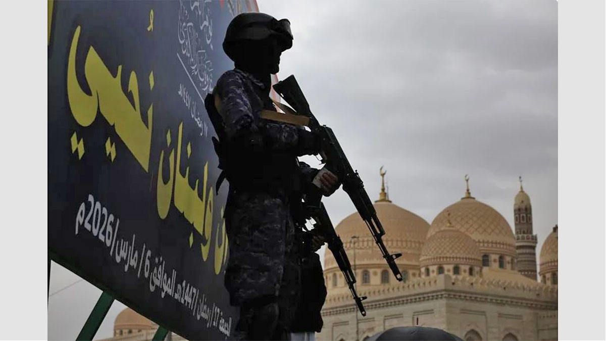 Portavoz militar Yahya Sarea durante el anuncio de los Hutíes de Yemen sobre el conflicto en el mar Rojo.