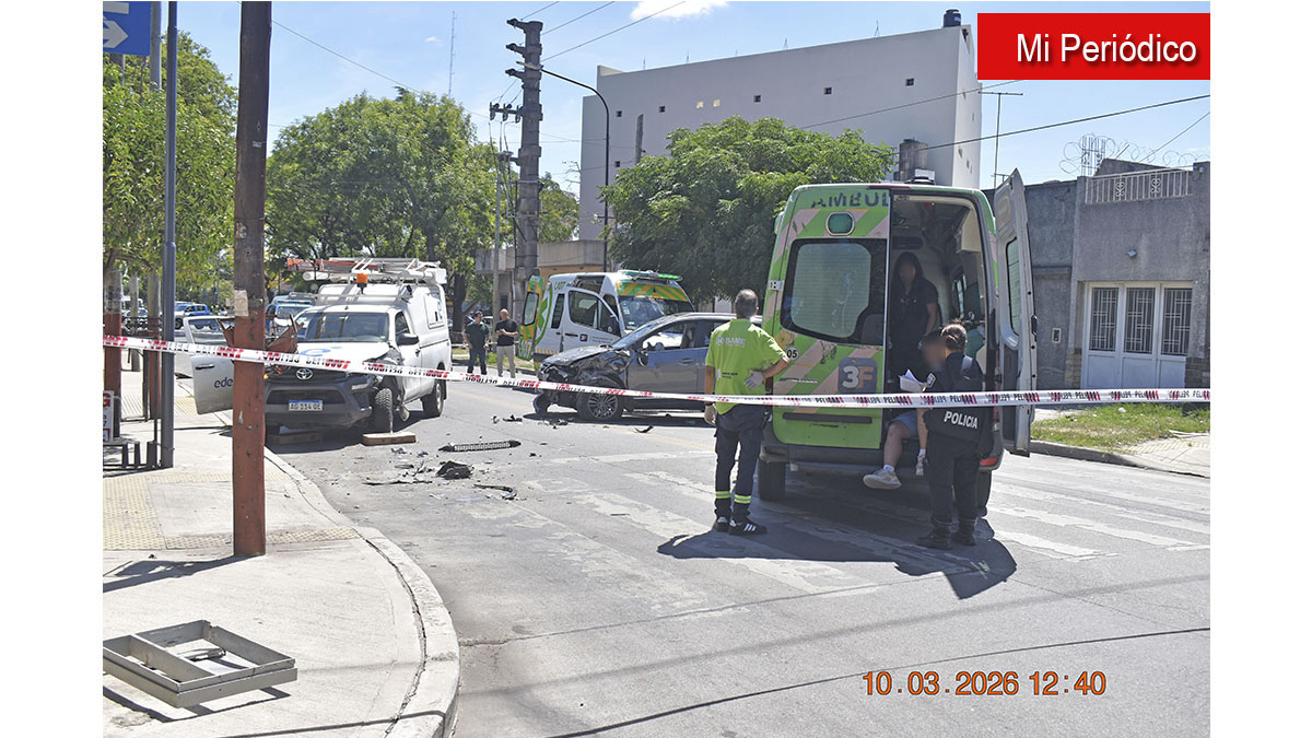 Asistencia médica y policial tras un violento accidente en Loma Hermosa con un vehículo volcado