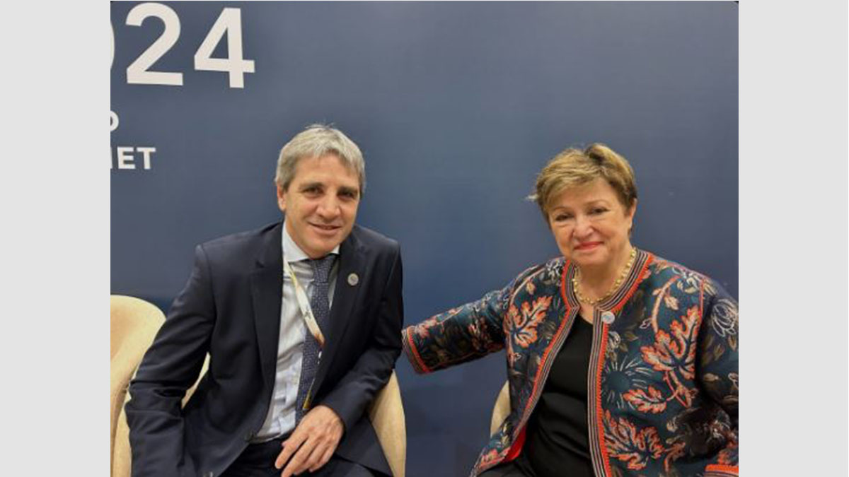 El ministro de Economía, Luis Caputo, en una reunión con la directora gerente del FMI, Kristalina Georgieva, durante el G20 2024, en el marco de las negociaciones por el desembolso con el FMI. (EFE)