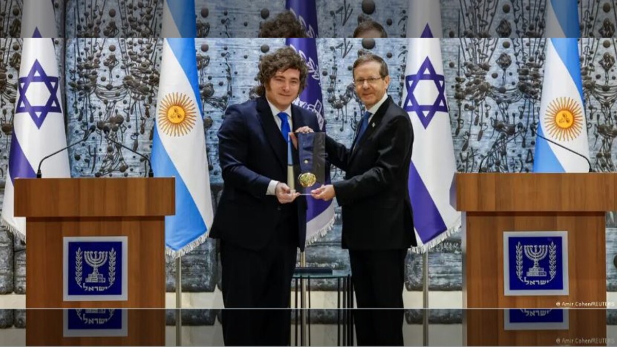 El presidente Javier Milei durante su gira oficial en Israel junto a autoridades académicas y políticas