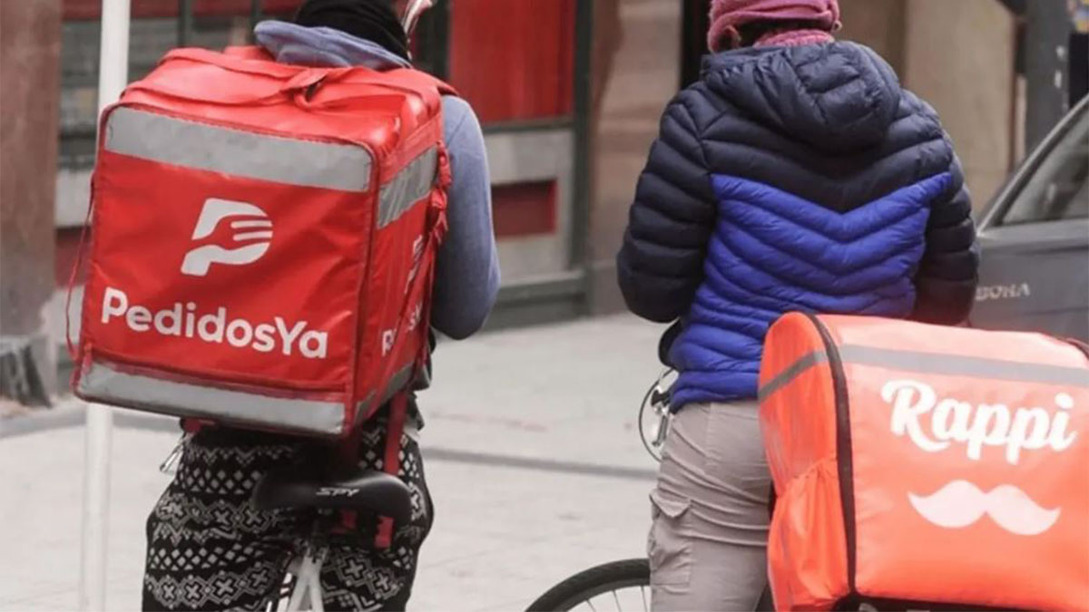 Repartidor de app tras pedidos ya apelación por fallo laboral en Buenos Aires