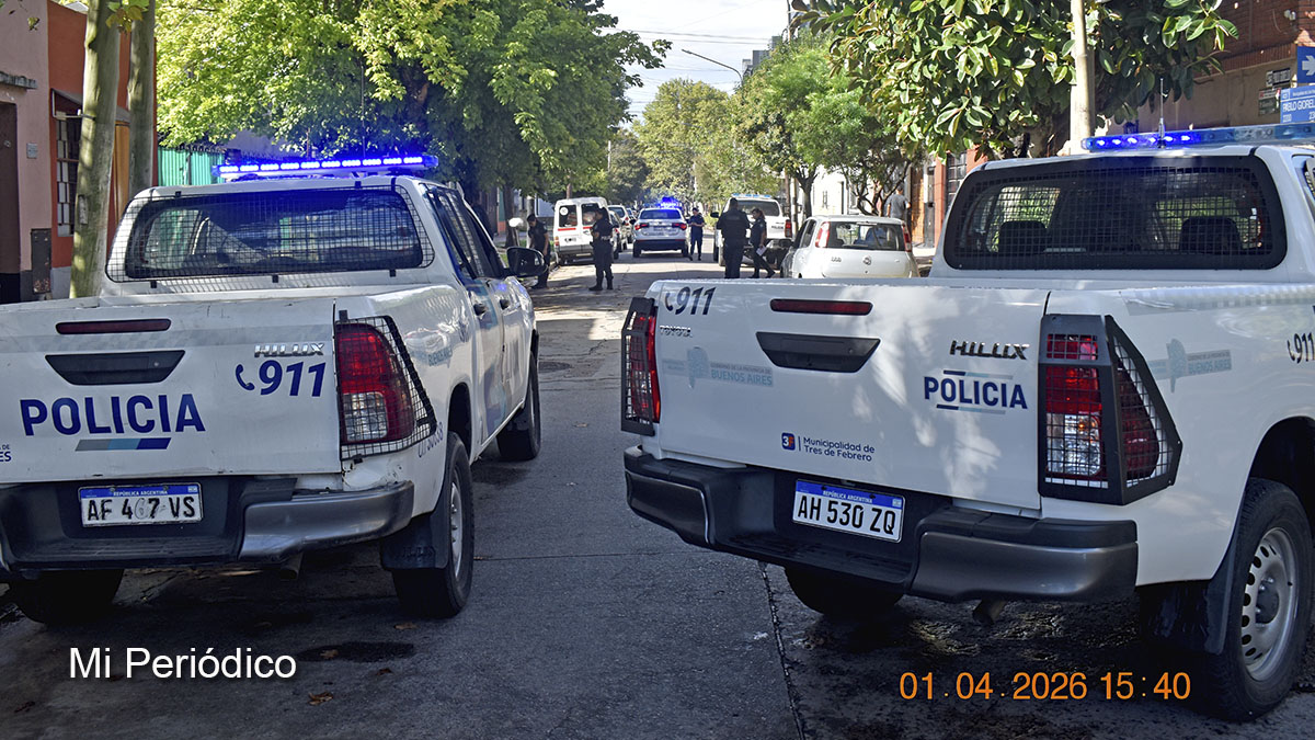 Camioneta robada a balazos en Santos Lugares donde balearon al propietario durante un violento asalto.