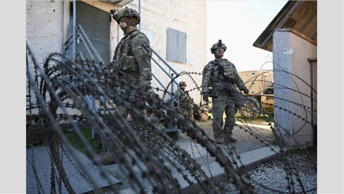 Soldados estadounidenses en base militar alemana en el contexto de Trump retira tropas de Alemania.