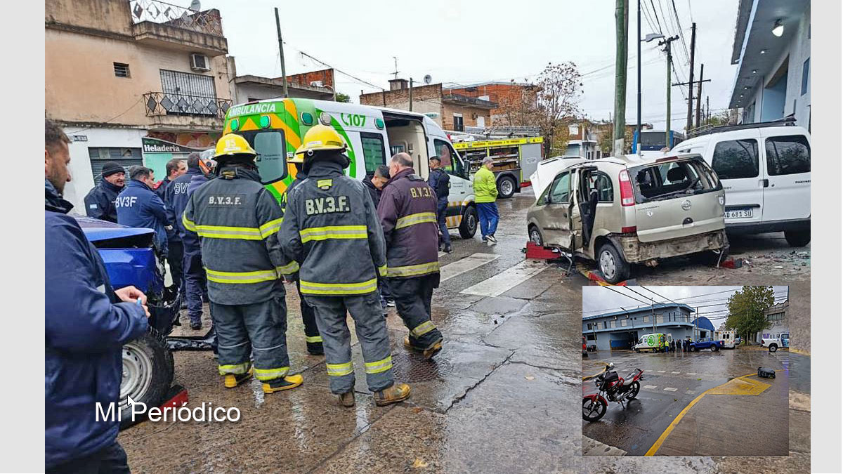 Persecución y choque en Galdós: el Chevrolet Meriva dañado y la Ford Ranger detenida en el cruce de avenida Galdós y San Javier, en Tres de Febrero