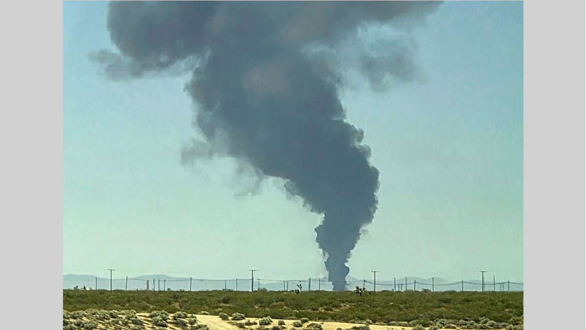Un bombardero B-52 se estrella en la Base Aérea Edwards en California dejando ocho víctimas fatales