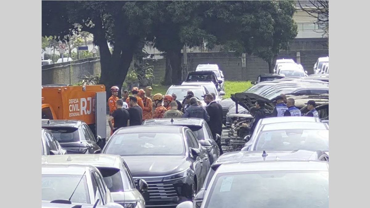 Equipos de emergencia trabajan en la tragedia aérea en Río de Janeiro