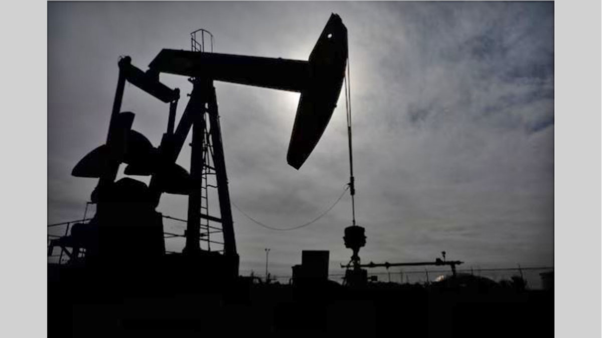 Tanqueros petroleros en el Estrecho de Ormuz mientras el precio del petróleo cae por el acuerdo entre EE.UU. e Irán