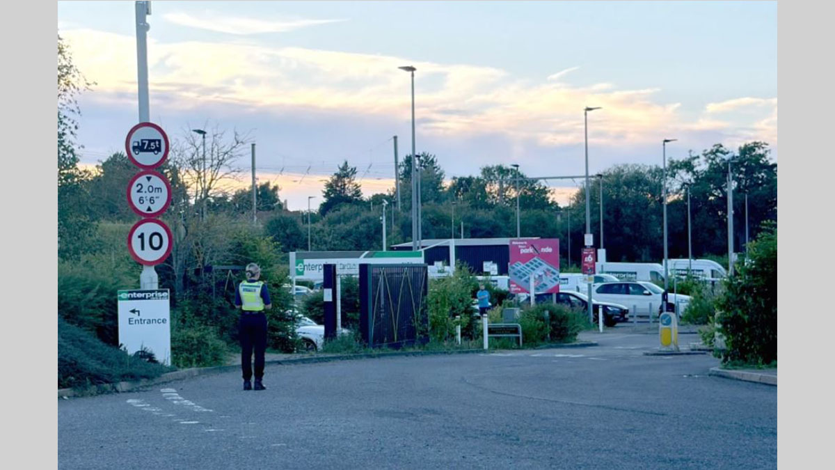 Choque de trenes en Bedford: dos trenes de East Midlands Railway colisionaron cerca de Elstow dejando un muerto y varios heridos graves.