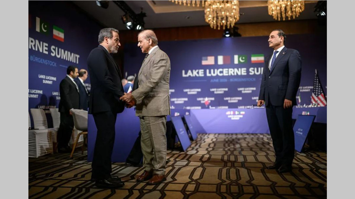 Delegaciones de Irán y Estados Unidos durante la ronda de negociaciones en la que Irán pacta con EE.UU. una hoja de ruta