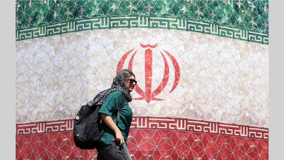 Negociadores celebran el acuerdo de paz con Irán en Islamabad