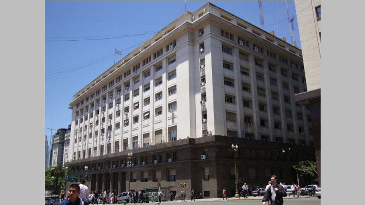 El Tesoro renovó deuda con un rollover del 81,3% en la licitación de junio 2026 en el Ministerio de Economía