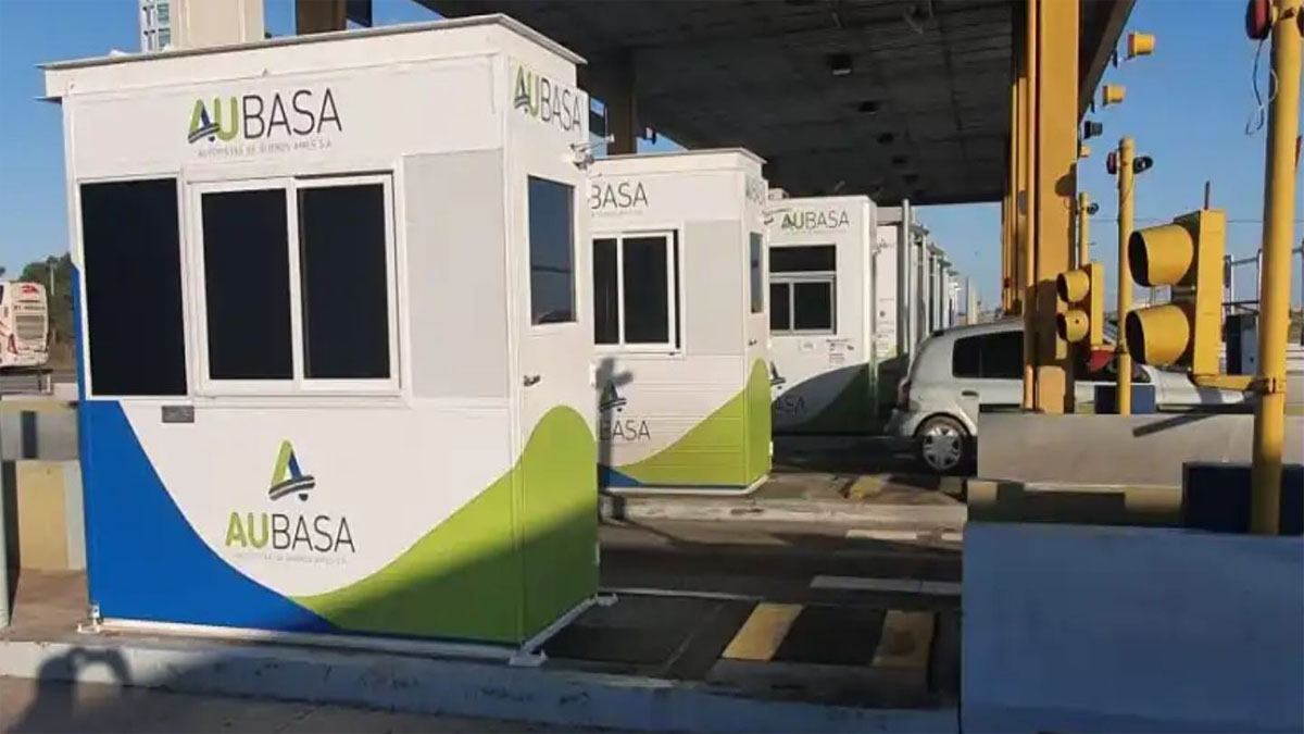 Cabinas de peaje de Aubasa tras el aumento de peajes.
