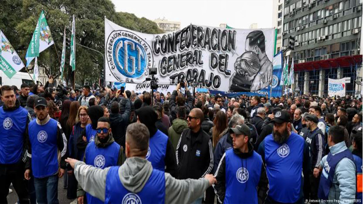 Manifestantes marcharon contra el endeudamiento de los hogares en Buenos Aires