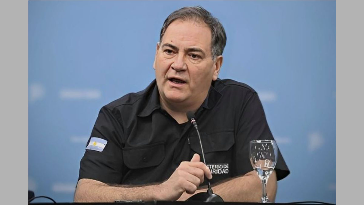 Ministro de seguridad bonaerense Javier Alonso analizando la problemática de prestamistas informales y la situación de seguridad en la provincia.