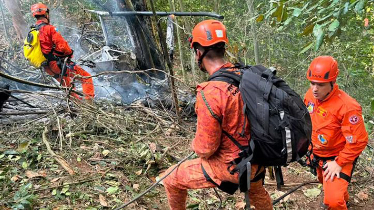 Restos del helicóptero de los rescatistas tras el accidente y la Tragedia en Río de Janeiro.