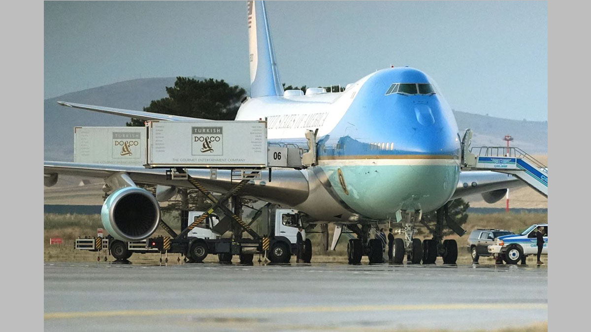 Amenaza iraní contra Trump: el presidente cambió de avión
