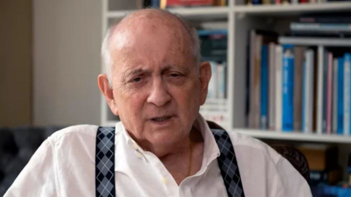 Chiche Gelblung periodista argentino en su estudio de television