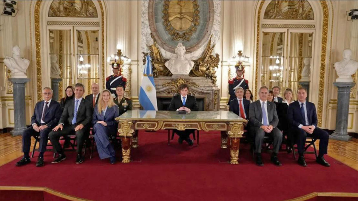 Javier Milei durante el anuncio de la base naval en Tierra del Fuego y sanciones a petroleras en Malvinas