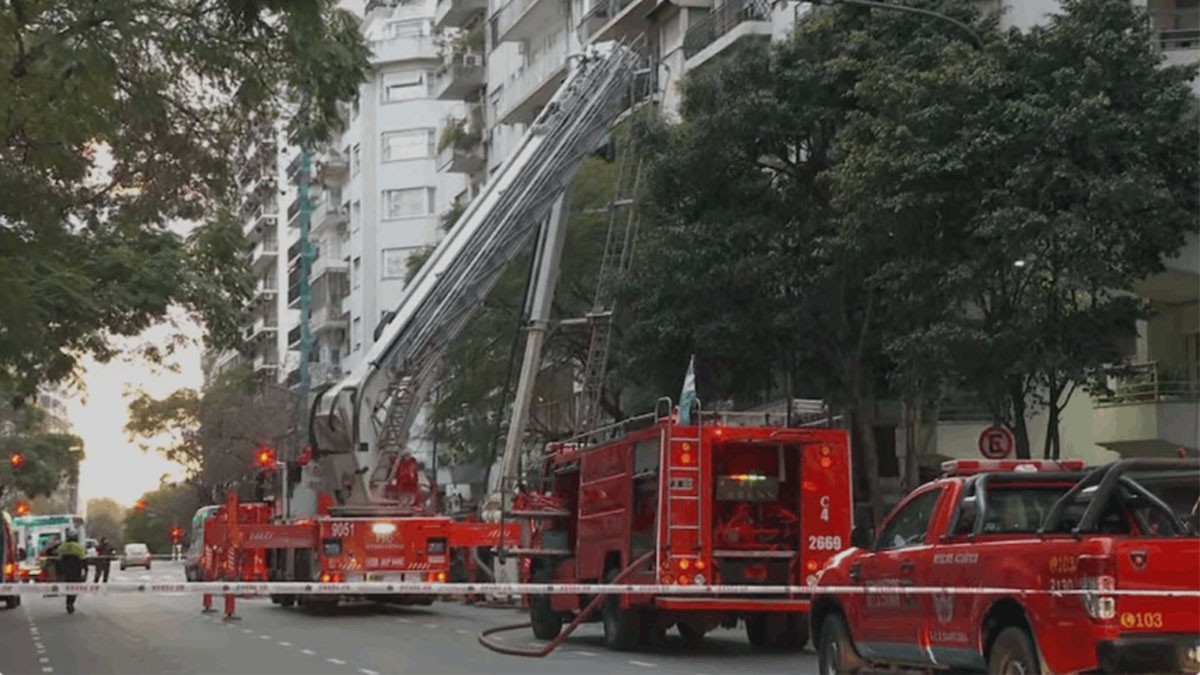 Incendio en Recoleta: edificio evacuado en Callao 1755