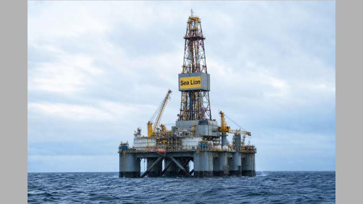 Explotación petrolera en Malvinas: plataforma offshore del yacimiento Sea Lion en el mar