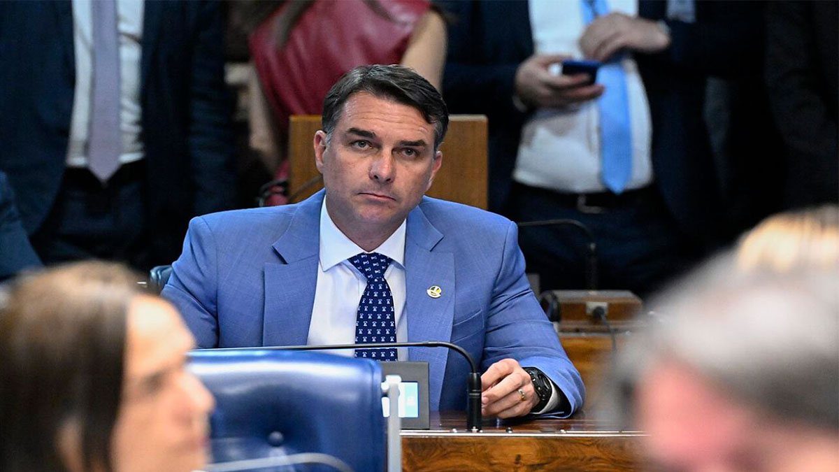 Flávio Bolsonaro llegó a Miami tras salir de Brasil por Argentina y Ecuador