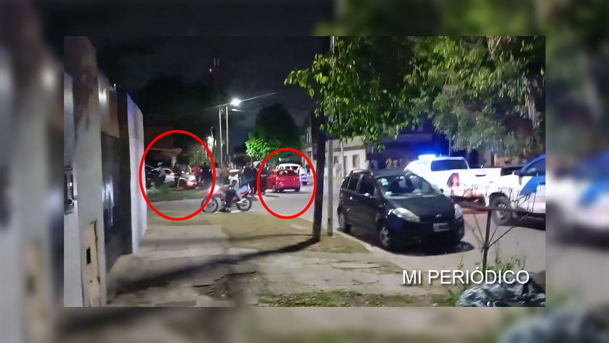 Volkswagen incrustado en una vivienda tras el choque en Tres de Febrero.