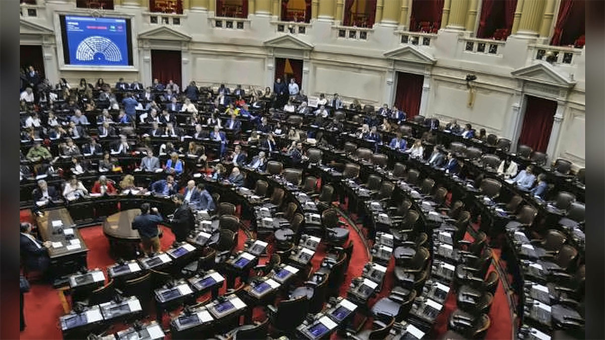 DNU 70/2023: recinto de la Cámara de Diputados durante una sesión parlamentaria