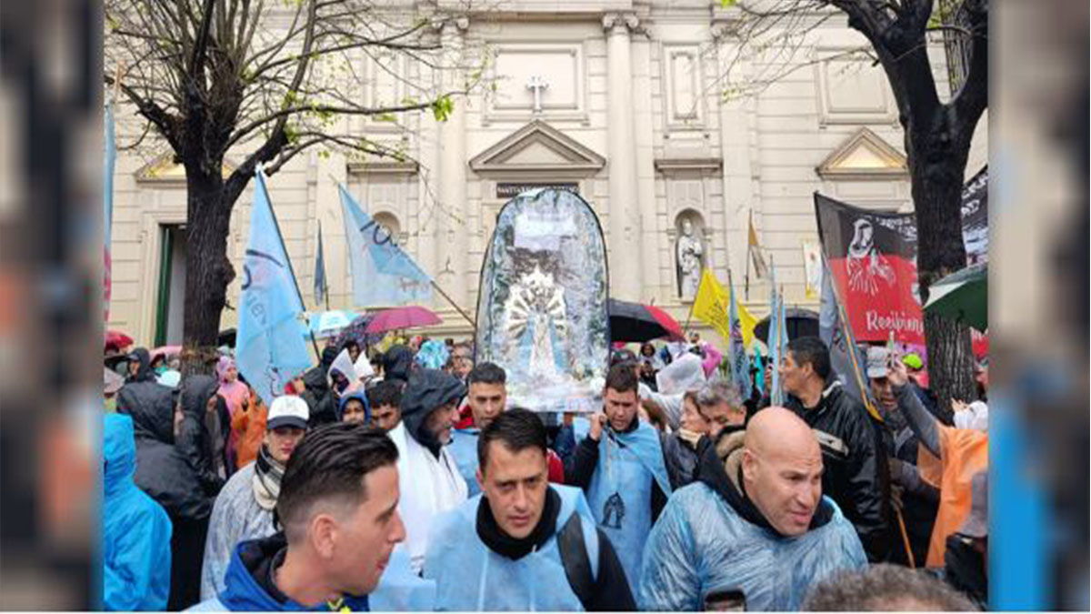 Peregrinación a Luján: peregrinos avanzan hacia la Basílica