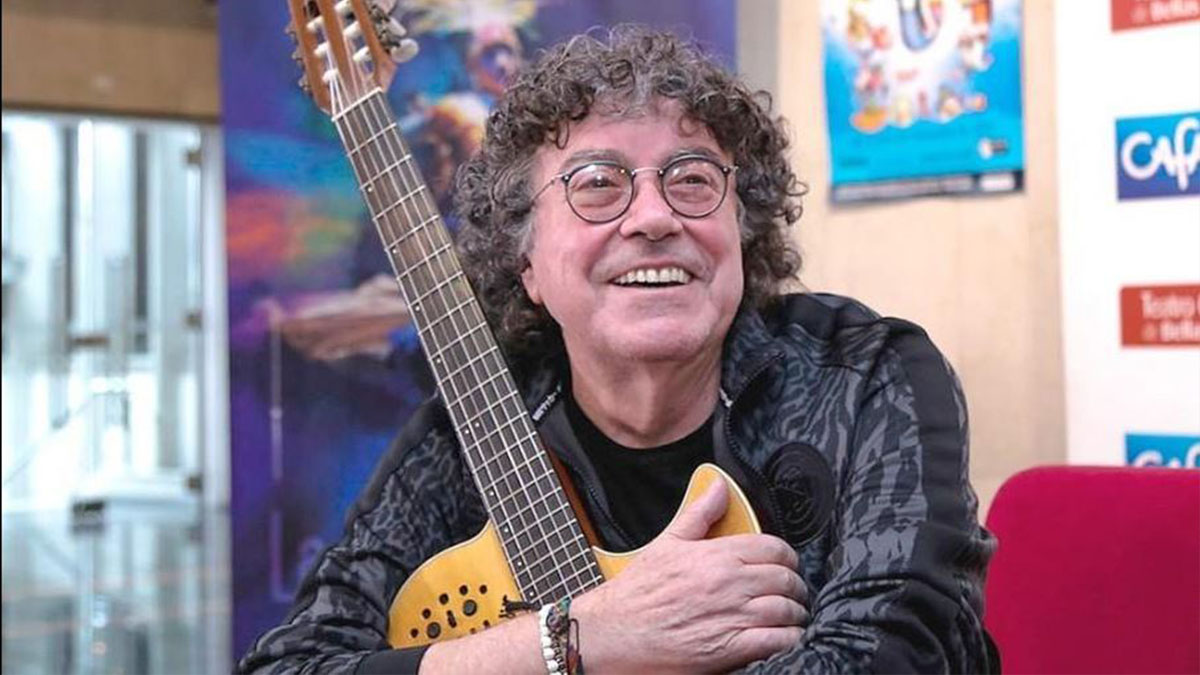 Piero durante una de sus presentaciones